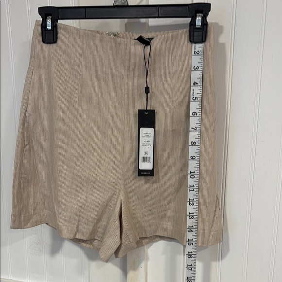 BCBGMAXAZRIA NWT tan pin stripes, pockets, high waisted shorts size XXS - Picture 1 of 8